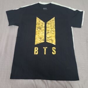 BTS Black and Gold Concert T-Shirt Size M